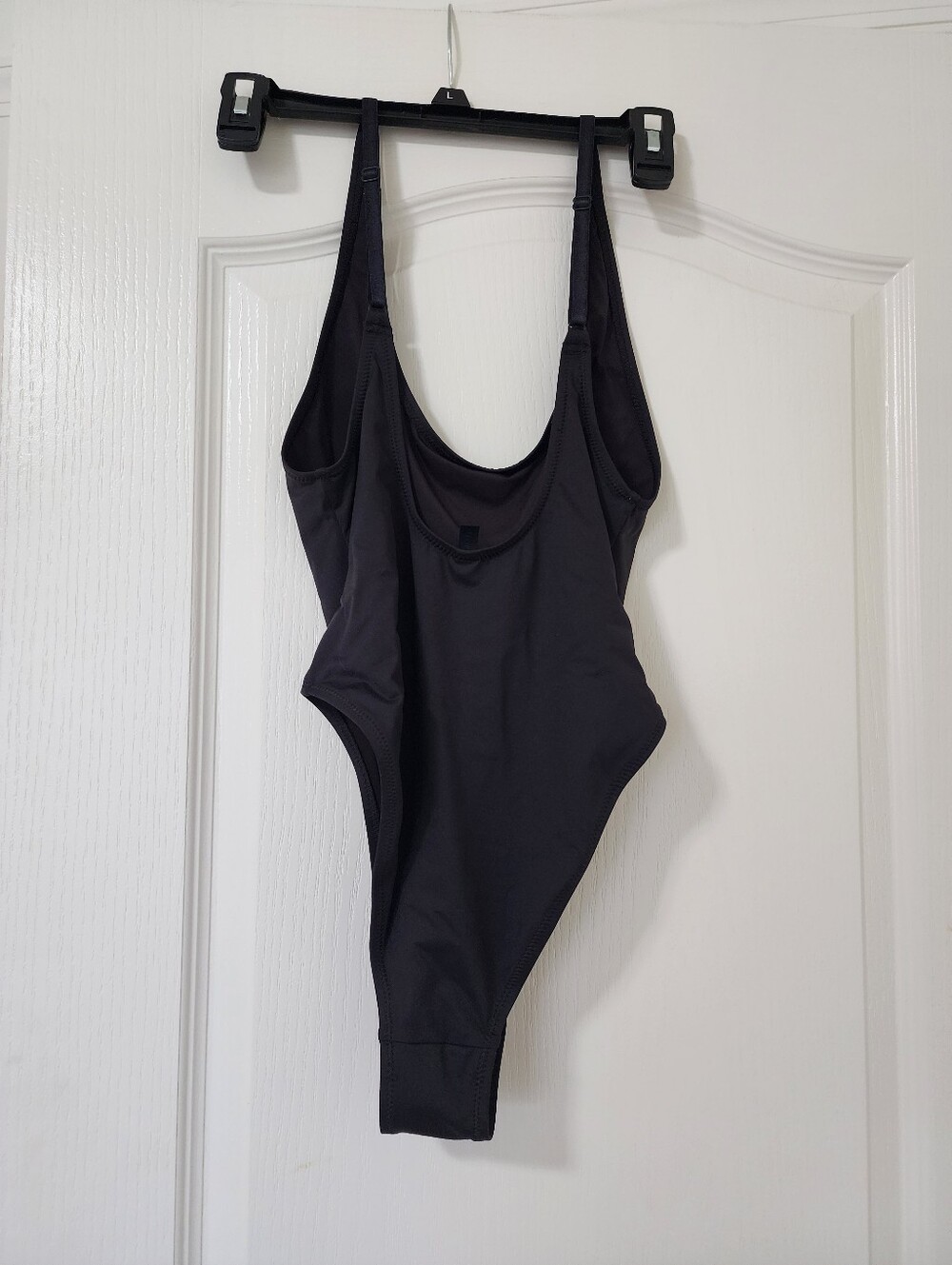 Skims SIGNATURE SWIM Scoop Neck One Piece Swimsuit - Size Medium - Picture 6 of 8